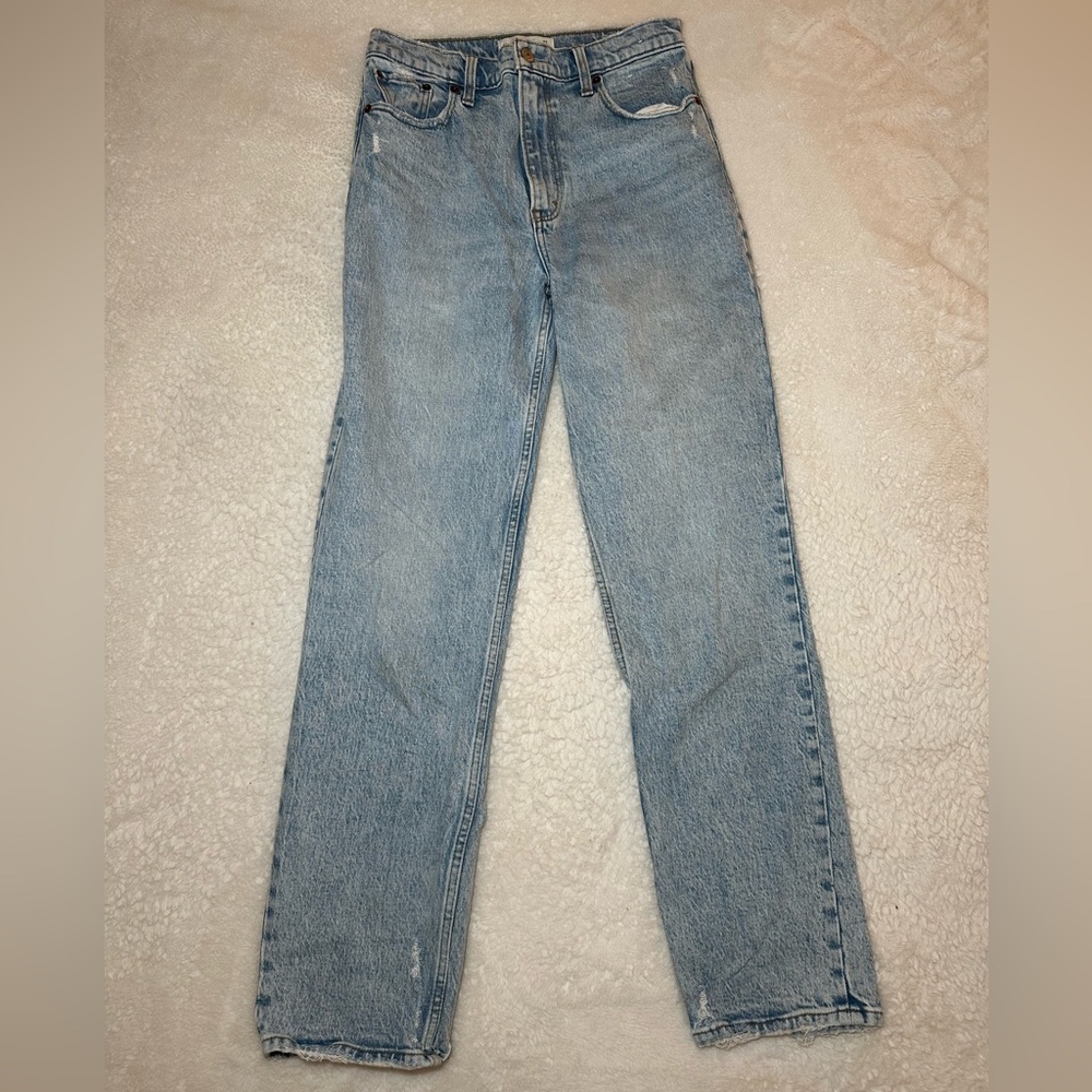 Abercrombie Jeans- Ultra High Rise 90s Straight. Size 27R